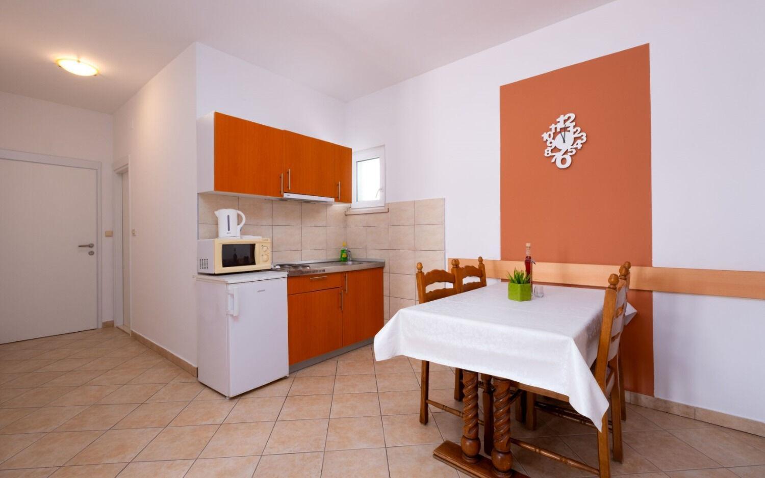 Mat Apartment *