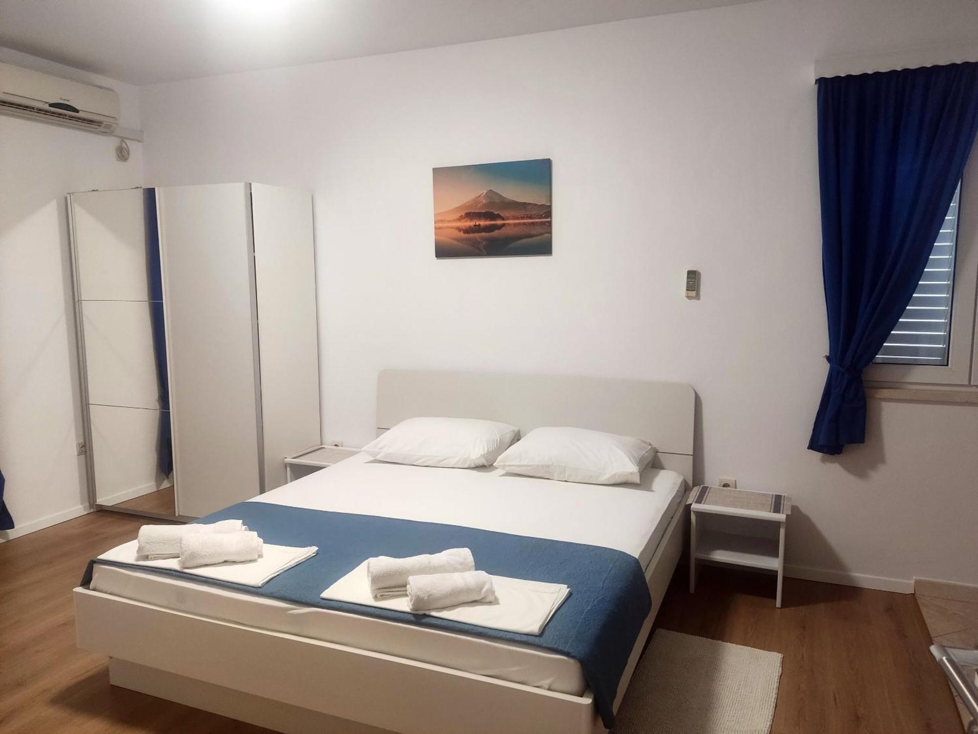 Mat Apartment *